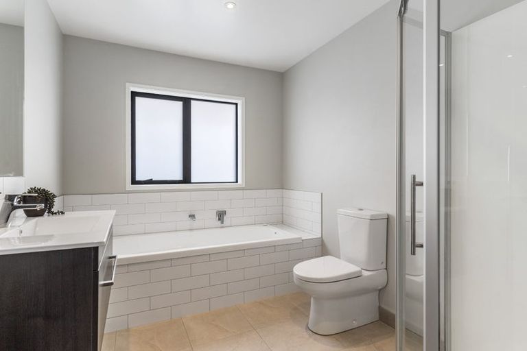 Photo of property in 17 Kahika Grove, Huapai, Kumeu, 0810