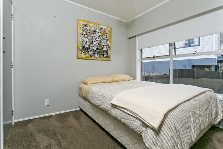 Photo of property in 2/2 Lambrown Drive, Totara Vale, Auckland, 0629