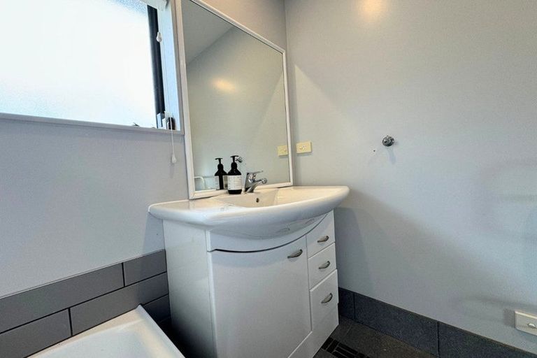 Photo of property in 68 South Kensington Way, Henderson, Auckland, 0612