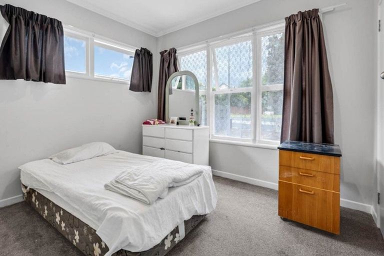 Photo of property in 21 Estuary Road, Weymouth, Auckland, 2103