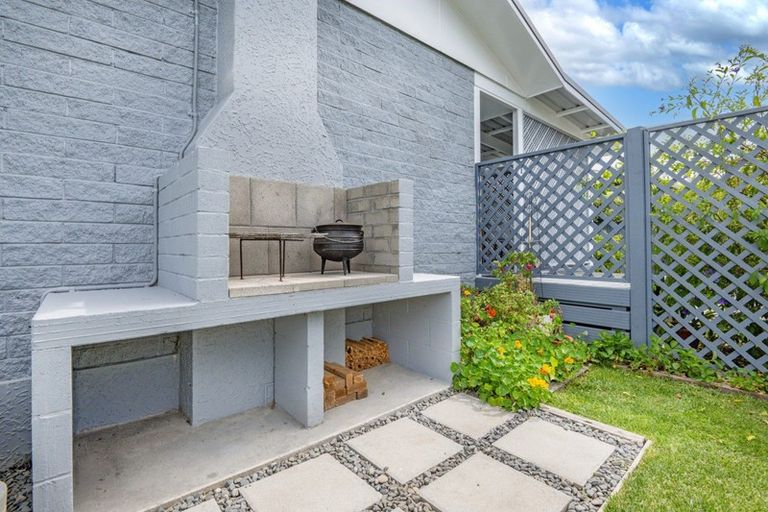 Photo of property in 108 Conway Street, Mayfair, Hastings, 4122