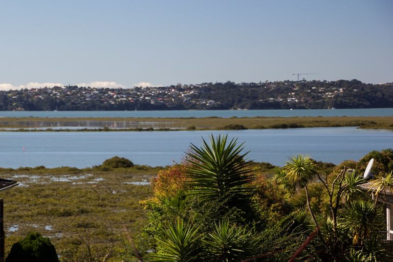 Photo of property in 26 Pipitea Place, Massey, Auckland, 0614
