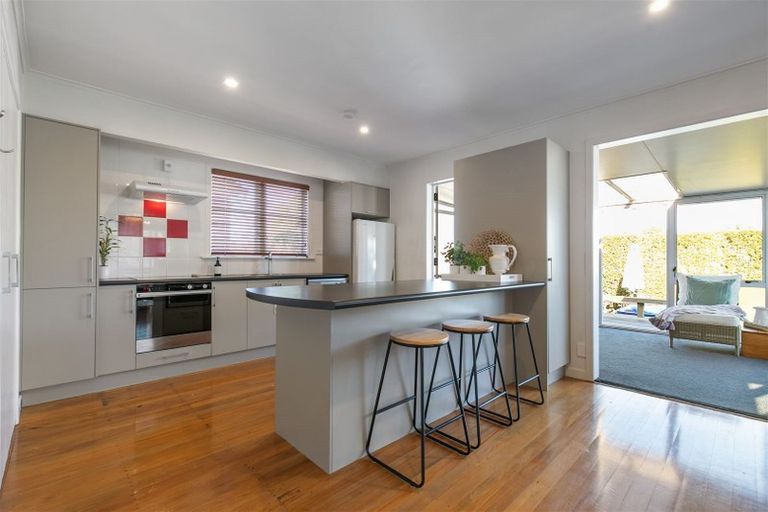 Photo of property in 43 Sylvia Road, Hillcrest, Auckland, 0627