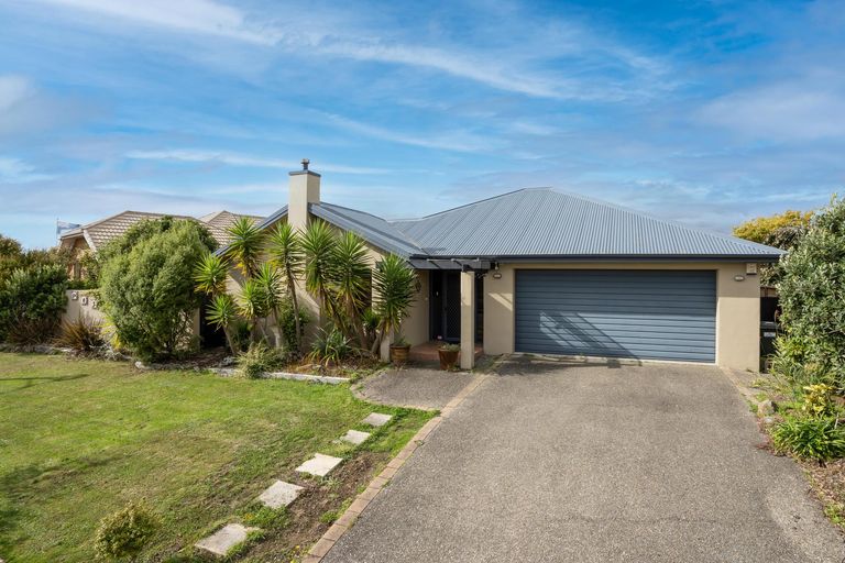 Photo of property in 24 Clearview Drive, Milson, Palmerston North, 4414