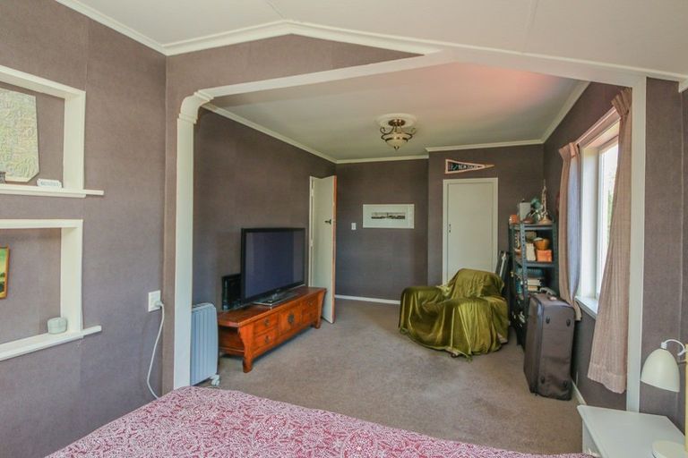 Photo of property in 67 Mako Mako Road, Levin, 5510