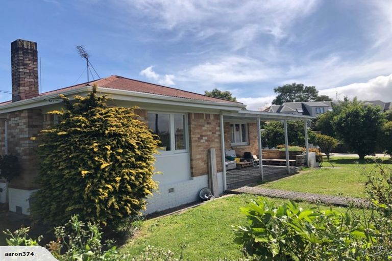 Photo of property in 1 Snead Place, Hamilton East, Hamilton, 3216