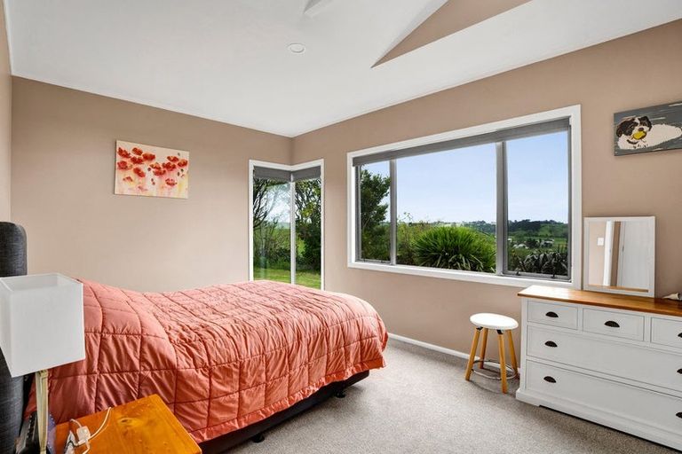 Photo of property in 100 Elsham Road, Lepperton, New Plymouth, 4373