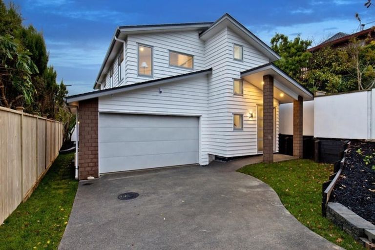 Photo of property in 1b Rae Road, Campbells Bay, Auckland, 0620