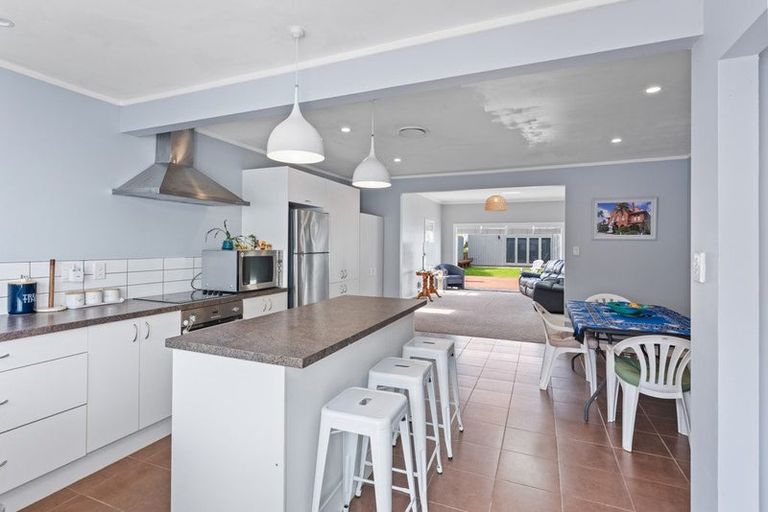 Photo of property in 116 Seaview Road, Paraparaumu Beach, Paraparaumu, 5032