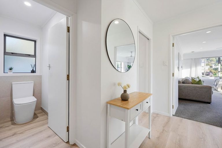 Photo of property in 5 Liston Crescent, Cockle Bay, Auckland, 2014