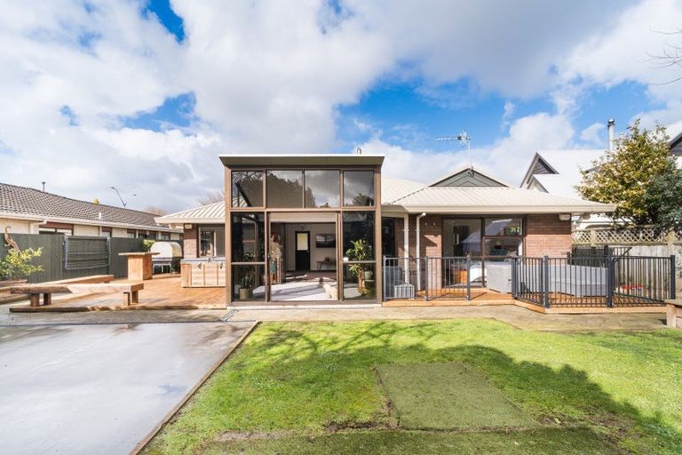 Photo of property in 108 John F Kennedy Drive, Milson, Palmerston North, 4414