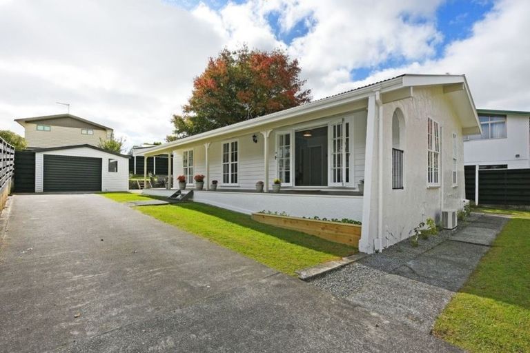 Photo of property in 75 Norana Road, Timberlea, Upper Hutt, 5018
