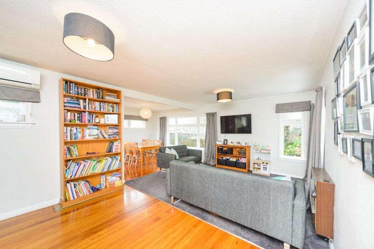 Photo of property in 118 Pahiatua Street, Hokowhitu, Palmerston North, 4410