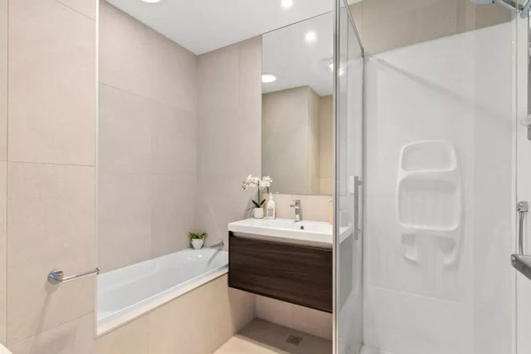 Photo of property in 10 Viridian Avenue, Rosehill, Papakura, 2113