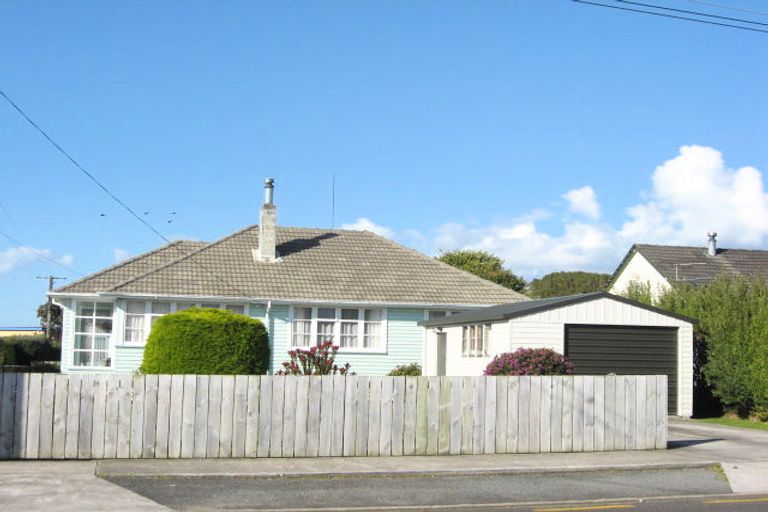 Photo of property in 51 Lismore Street, Merrilands, New Plymouth, 4312