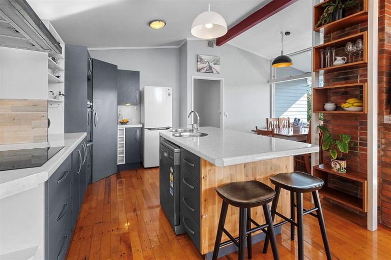 Photo of property in 42 Hilltop Avenue, Morningside, Whangarei, 0110