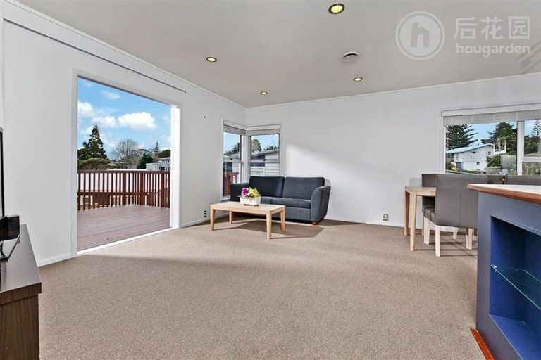 Photo of property in 10 Saffron Street, Birkdale, Auckland, 0626