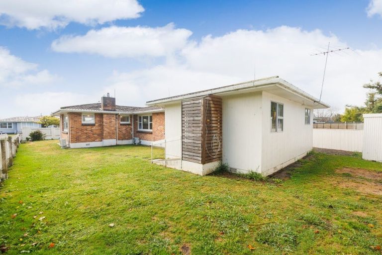 Photo of property in 5 Sutherland Crescent, Westbrook, Palmerston North, 4412