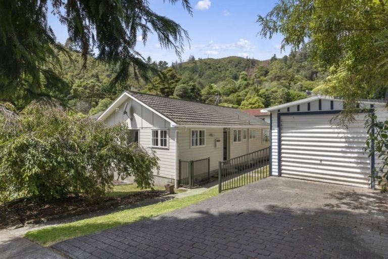 Photo of property in 104 Kamahi Street, Stokes Valley, Lower Hutt, 5019