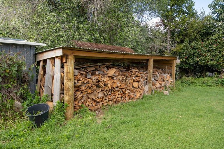 Photo of property in 27 Waikite Road, Welcome Bay, Tauranga, 3112