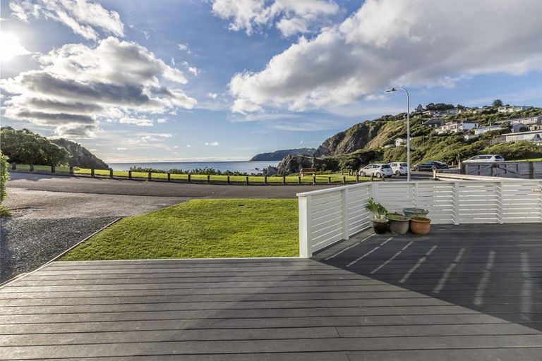 Photo of property in 3 Terrace Road, Titahi Bay, Porirua, 5022