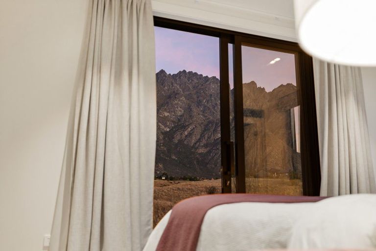 Photo of property in 28 Cunninghams Drive, Jacks Point, Queenstown, 9371