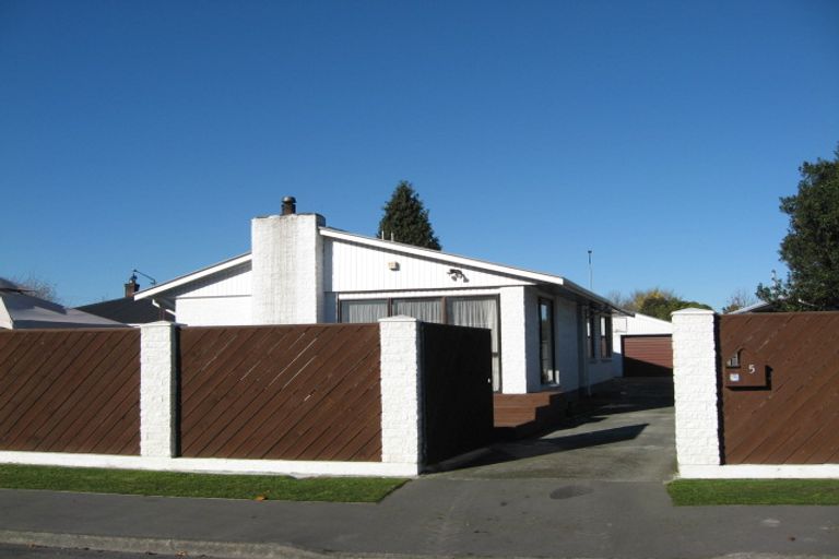 Photo of property in 5 Camelia Place, Islington, Christchurch, 8042