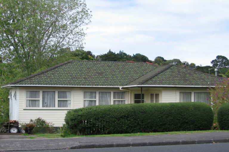 Photo of property in 128 Godley Road, Green Bay, Auckland, 0604