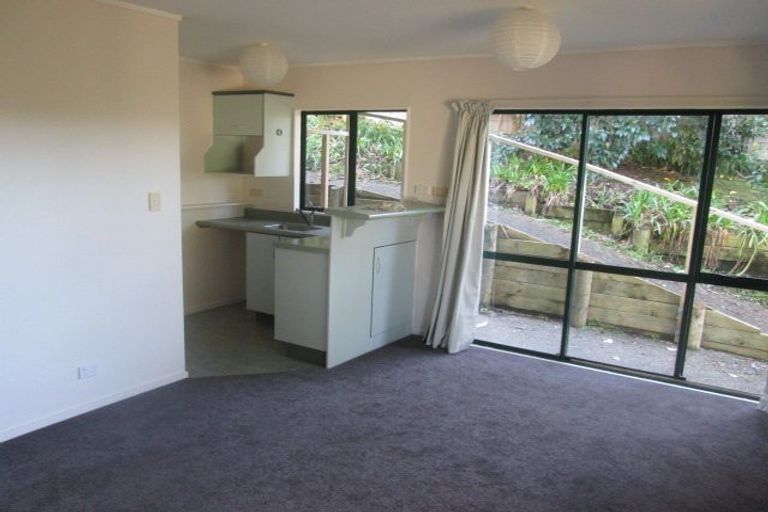 Photo of property in 12a Kiteroa Terrace, Rothesay Bay, Auckland, 0630