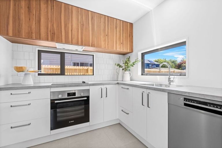 Photo of property in 1/65 Thackeray Place, Waltham, Christchurch, 8023