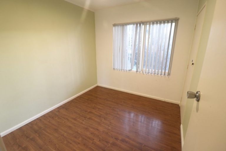 Photo of property in 1/198 Onewa Road, Birkenhead, Auckland, 0626