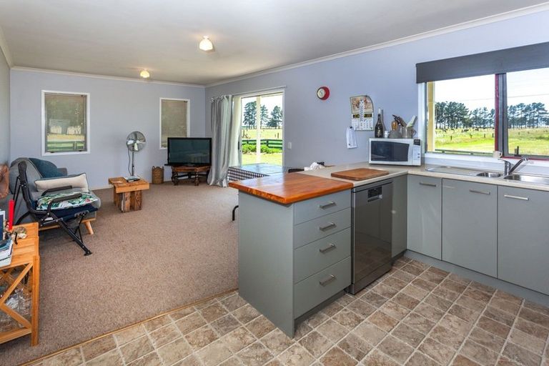 Photo of property in 589 East Coast Road, Browns Bay, Auckland, 0632