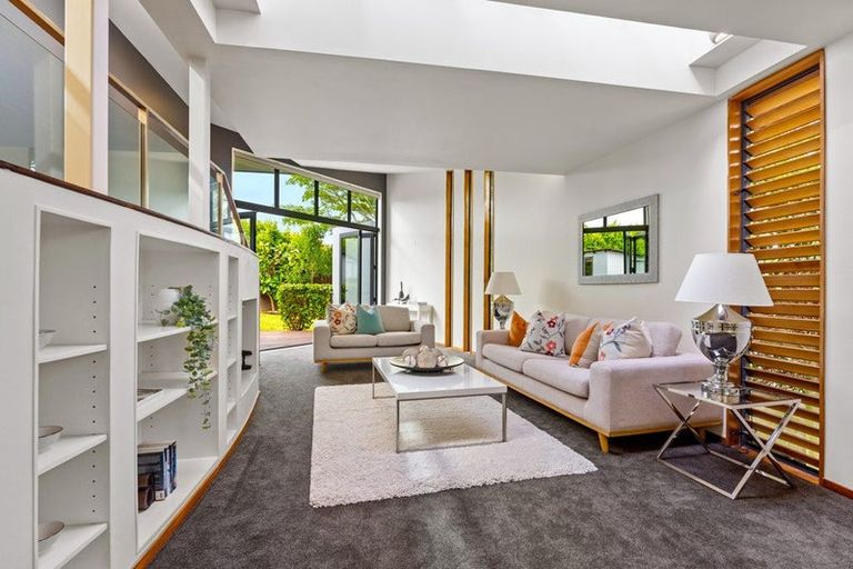 Photo of property in 65 Forrest Hill Road, Milford, Auckland, 0620