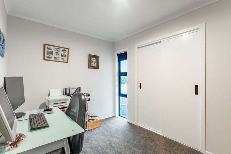 Photo of property in 10 Oriwa Lane, Levin, 5571