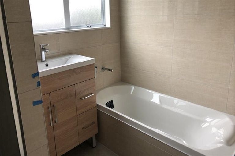 Photo of property in 61 Hassan Drive, Massey, Auckland, 0614