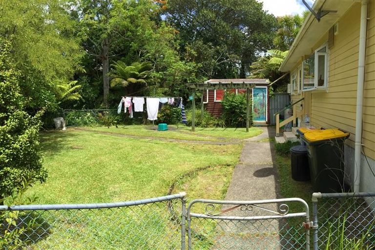 Photo of property in 11 Merchant Avenue, Te Atatu South, Auckland, 0610