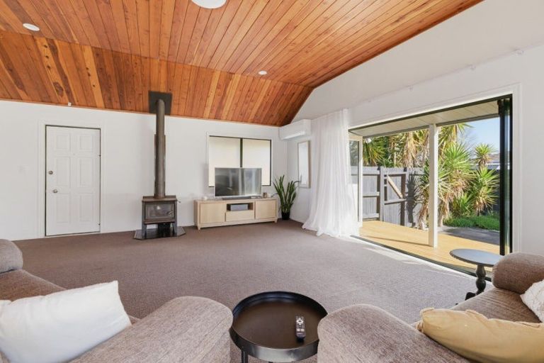 Photo of property in 32 Webb Place, Papamoa Beach, Papamoa, 3118