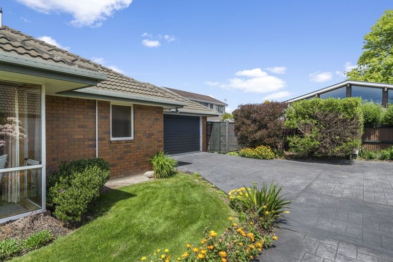 Photo of property in 2/9 Wittys Road, Avonhead, Christchurch, 8042