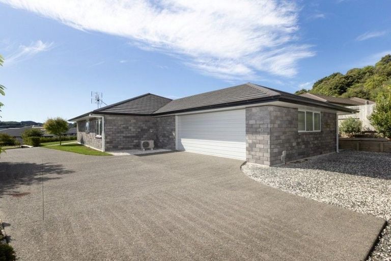 Photo of property in 18 Ellesmere Close, Pyes Pa, Tauranga, 3112