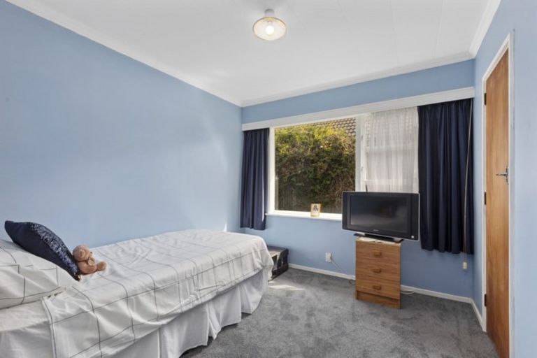 Photo of property in 13 Whites Line West, Woburn, Lower Hutt, 5010