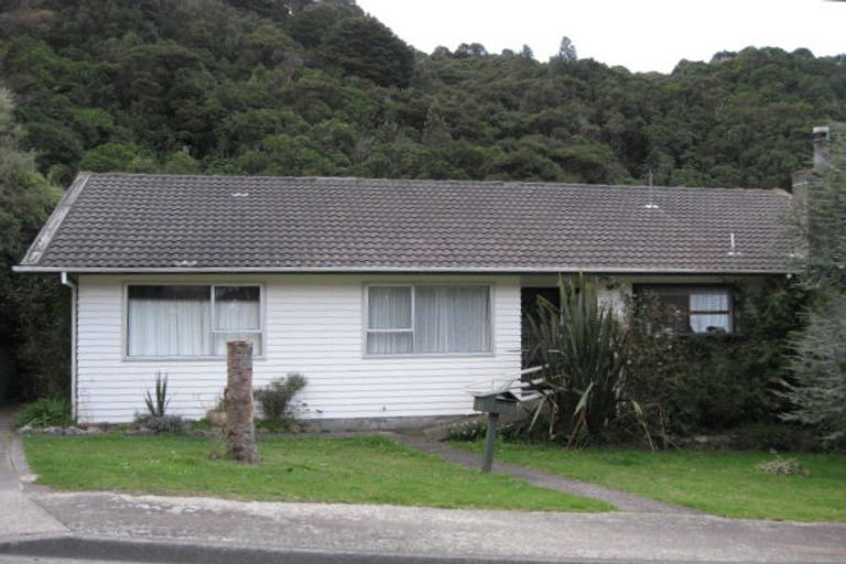 Photo of property in 72 Lees Grove, Wainuiomata, Lower Hutt, 5014