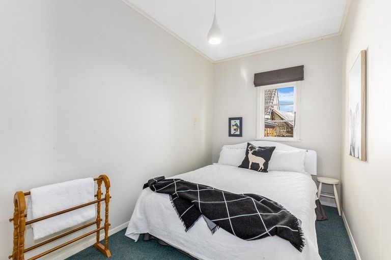 Photo of property in 218 Muritai Road, Eastbourne, Lower Hutt, 5013