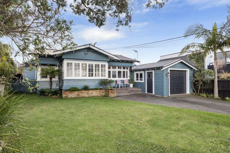 Photo of property in 1/92 Norwood Road, Bayswater, Auckland, 0622