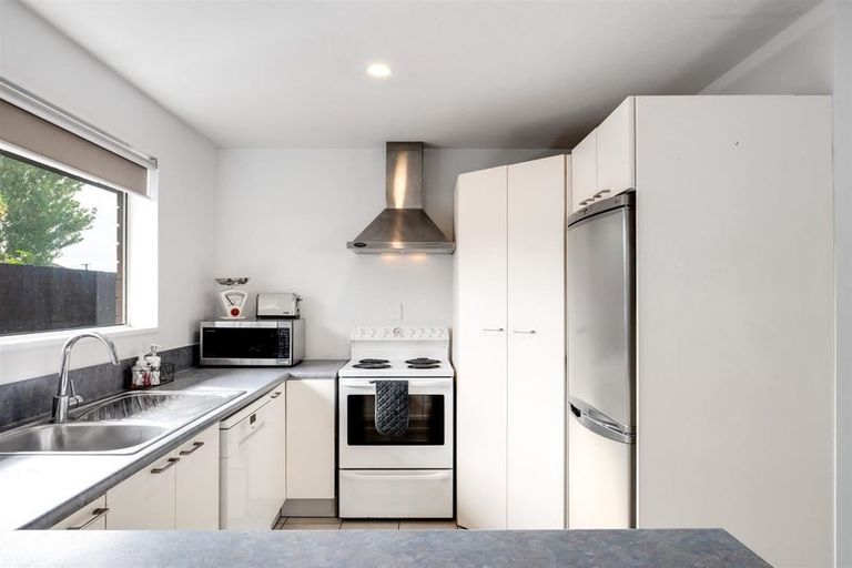 Photo of property in 2/200 Wainoni Road, Avondale, Christchurch, 8061