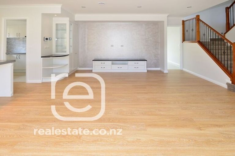 Photo of property in 68 Huntington Park Drive, Greenhithe, Auckland, 0632