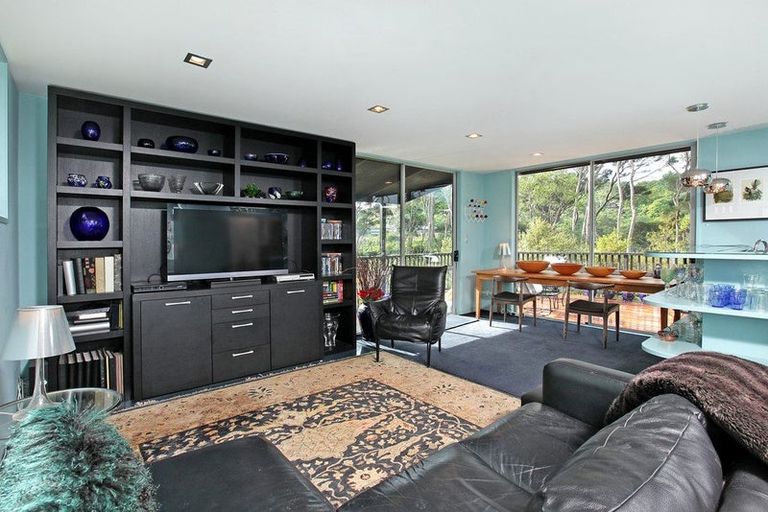 Photo of property in 25 Landing Road, Titirangi, Auckland, 0604