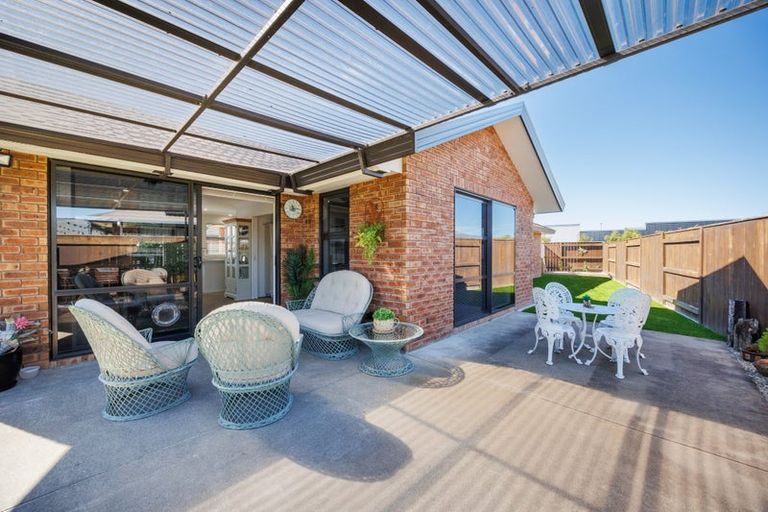 Photo of property in 18 Medallion Court, Kelvin Grove, Palmerston North, 4414