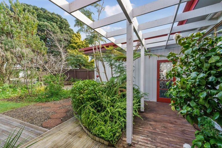 Photo of property in 29 Olive Terrace, Paraparaumu Beach, Paraparaumu, 5032