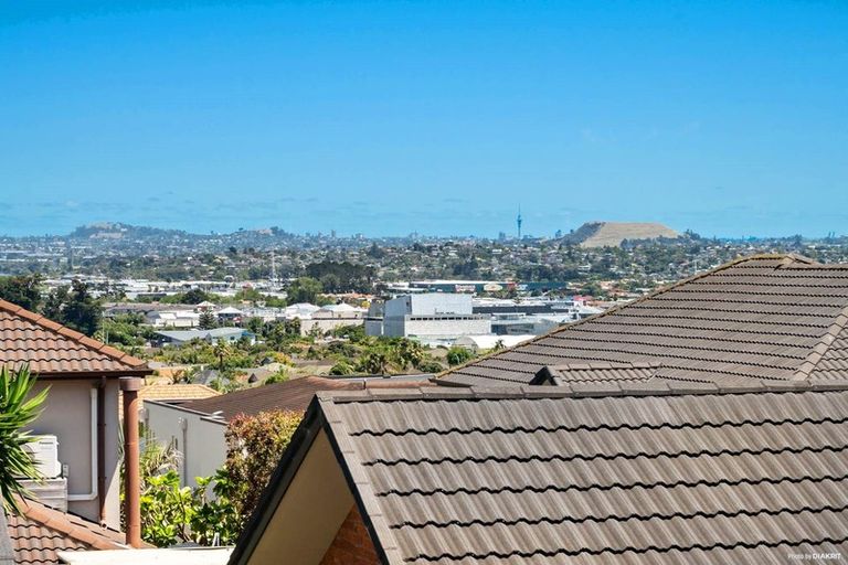 Photo of property in 21 Fairbairn Place, East Tamaki Heights, Auckland, 2016