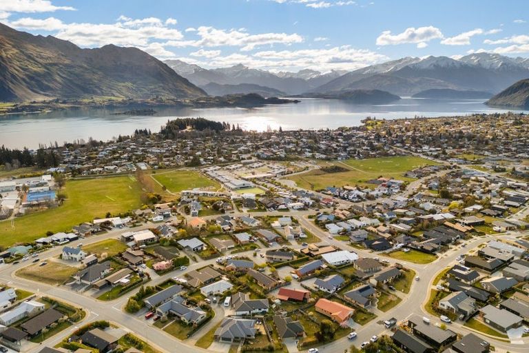 Photo of property in 9 Perrow Street, Wanaka, 9305